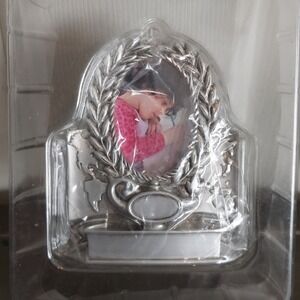 Hallmark 05 Laurel Wreath World Map Metal Picture Frame Silver Pewter Tone 4x3.5